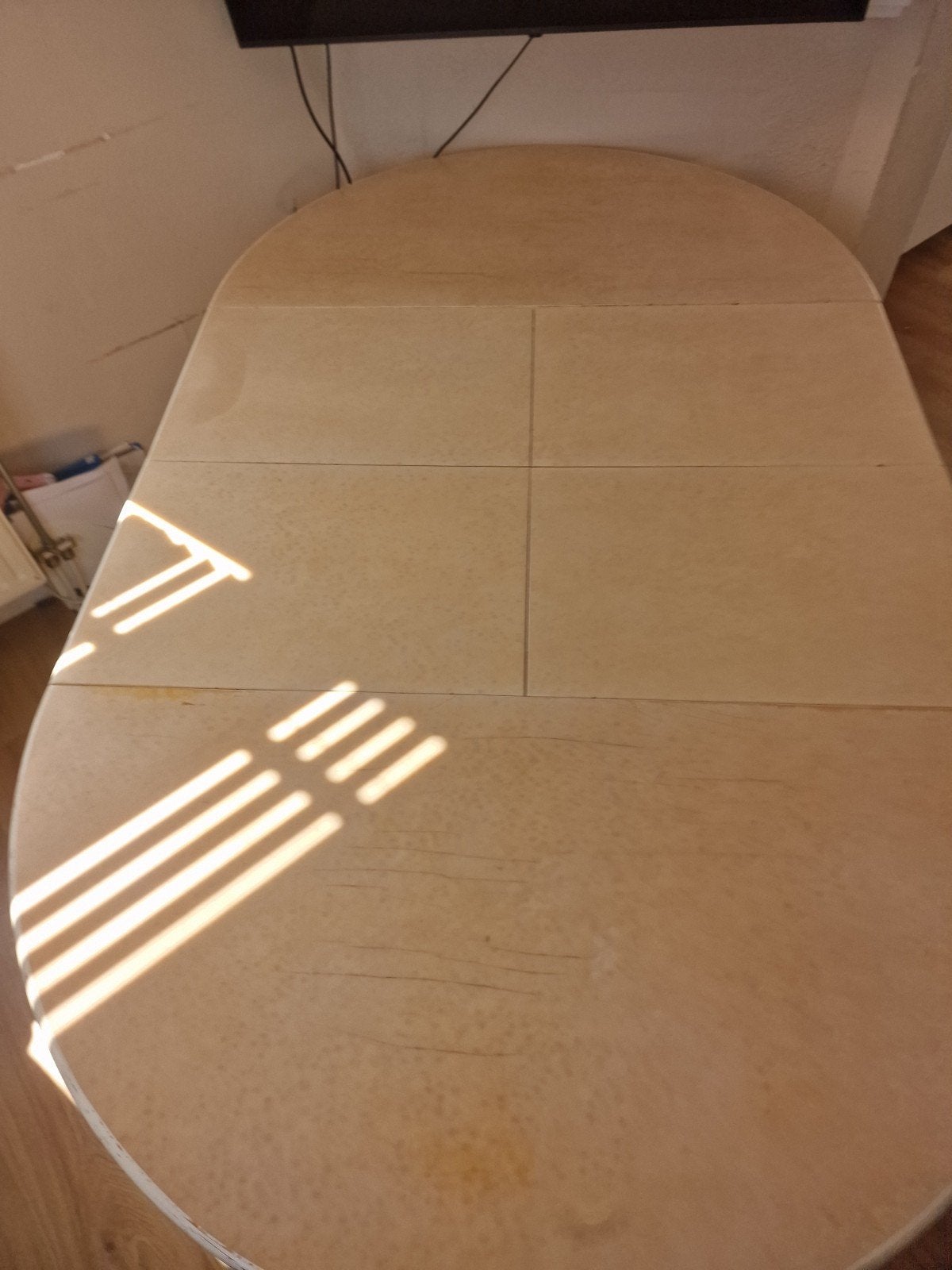 Uitschuifbare eettafel - Ovaal/Rond - 197x117cm, Huis en Inrichting, Ophalen, Gebruikt, 100 tot 150 cm, Vijf personen of meer