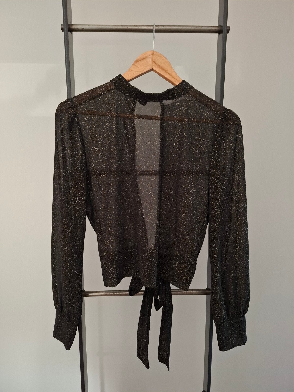 Glitter top met open rug en strik NIEUW!, Zwart, Maat 42/44 (L), Nieuw, Ophalen of Verzenden