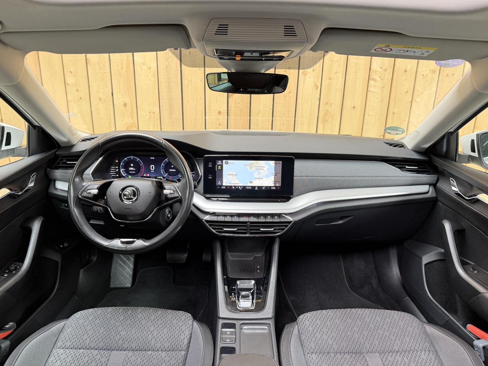 Skoda Octavia Combi 1.0 e-TSI Business Edition Plus Automaat, Auto's, Gebruikt, Euro 6, Wit, 19 km/l