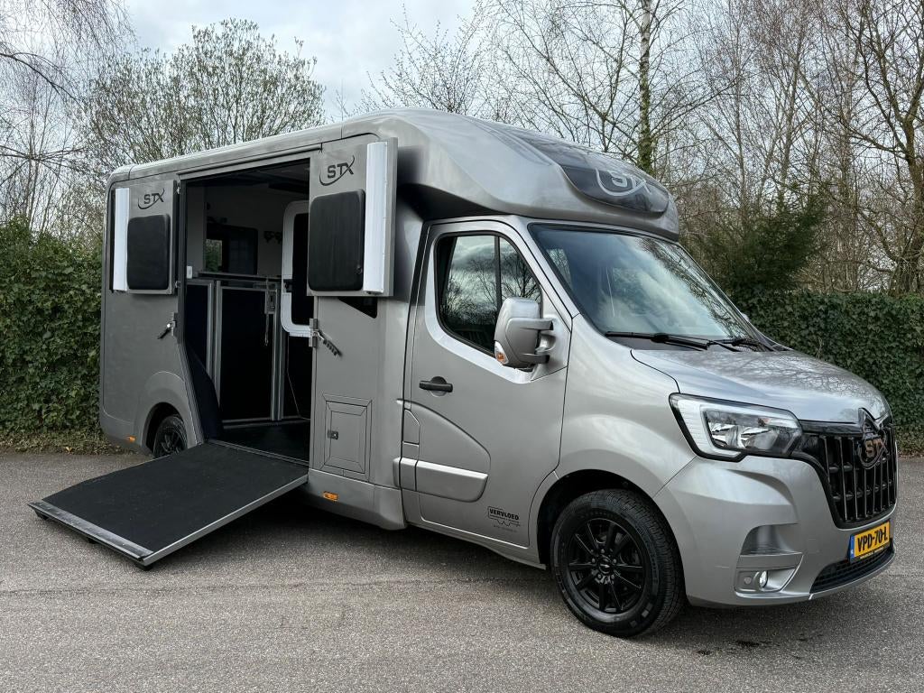 Renault Master STX 2022 Paardenwagen Horsetruck zijlader, Rensingautos@hotmail.com, Overige typen, Ophalen of Verzenden, Overige materialen