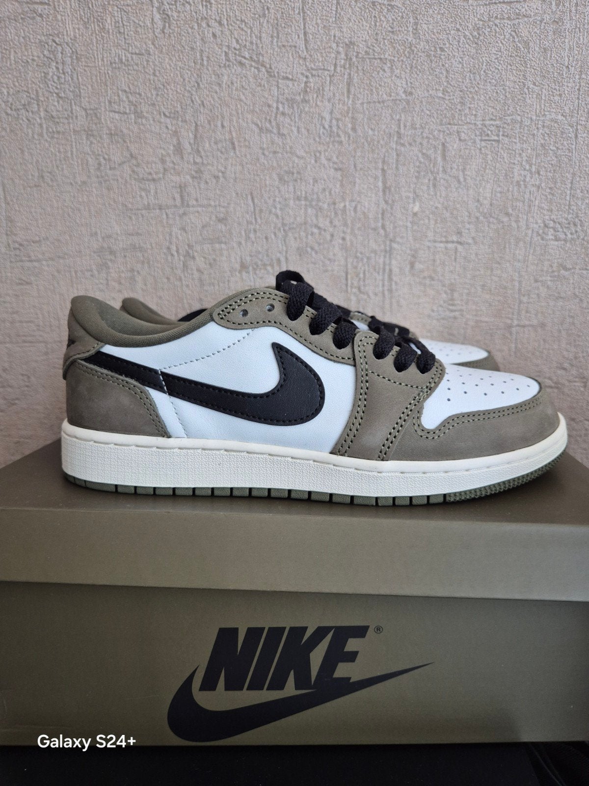 Nike Air Jordan 1 Retro Low OG (GS) Medium Olive, Nike, Nieuw, Ophalen of Verzenden, Sneakers of Gympen