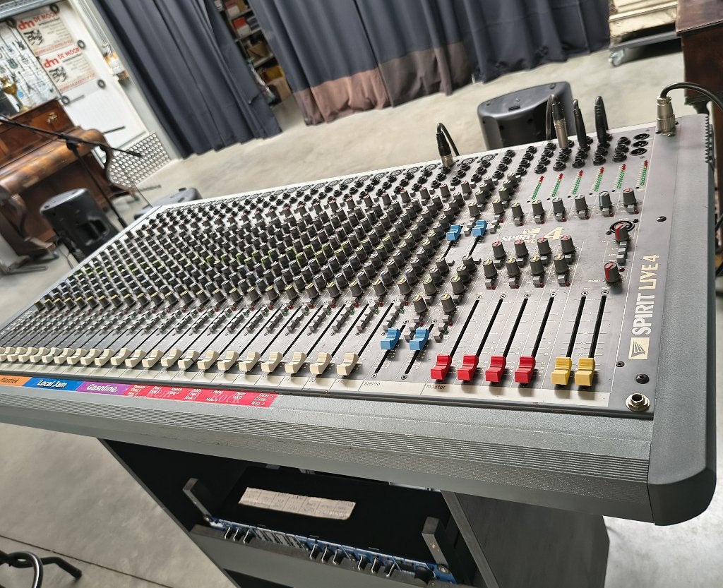 Soundcraft Spirit Live 4 – 24-kanaals mixer + flightcase., Ophalen, Gebruikt, 20 kanalen of meer, Microfooningang