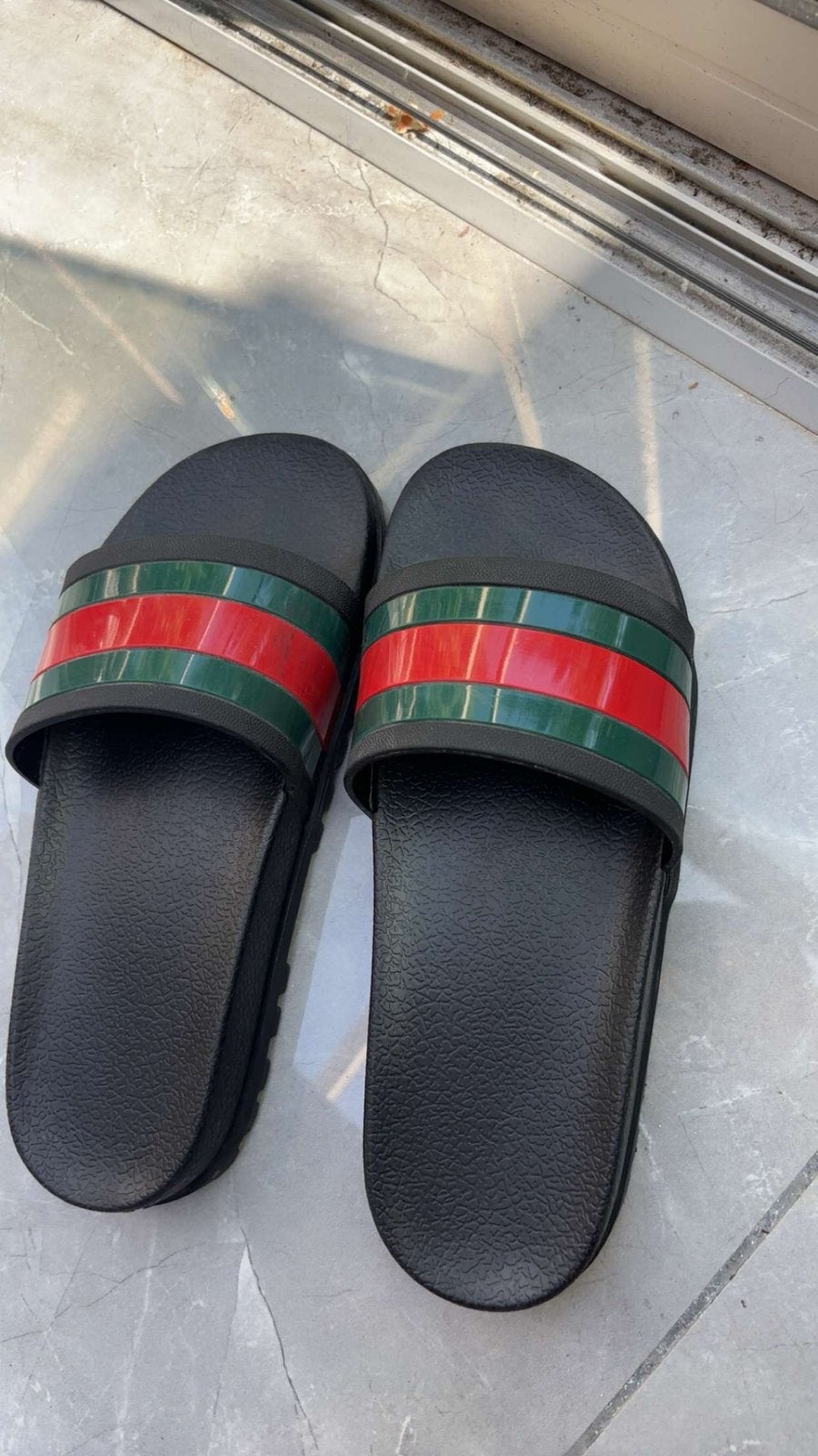 Gucci Slippers Maat 42, Kleding | Heren, Schoenen, Ophalen of Verzenden, Zo goed als nieuw, Zwart