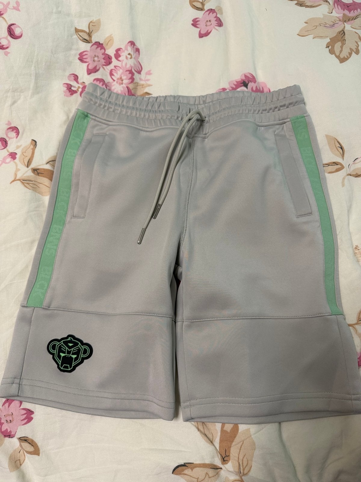 Black Bananas sweat shorts grijs met mintgroene accenten, Ophalen of Verzenden, Zo goed als nieuw, Jongen of Meisje, Broek
