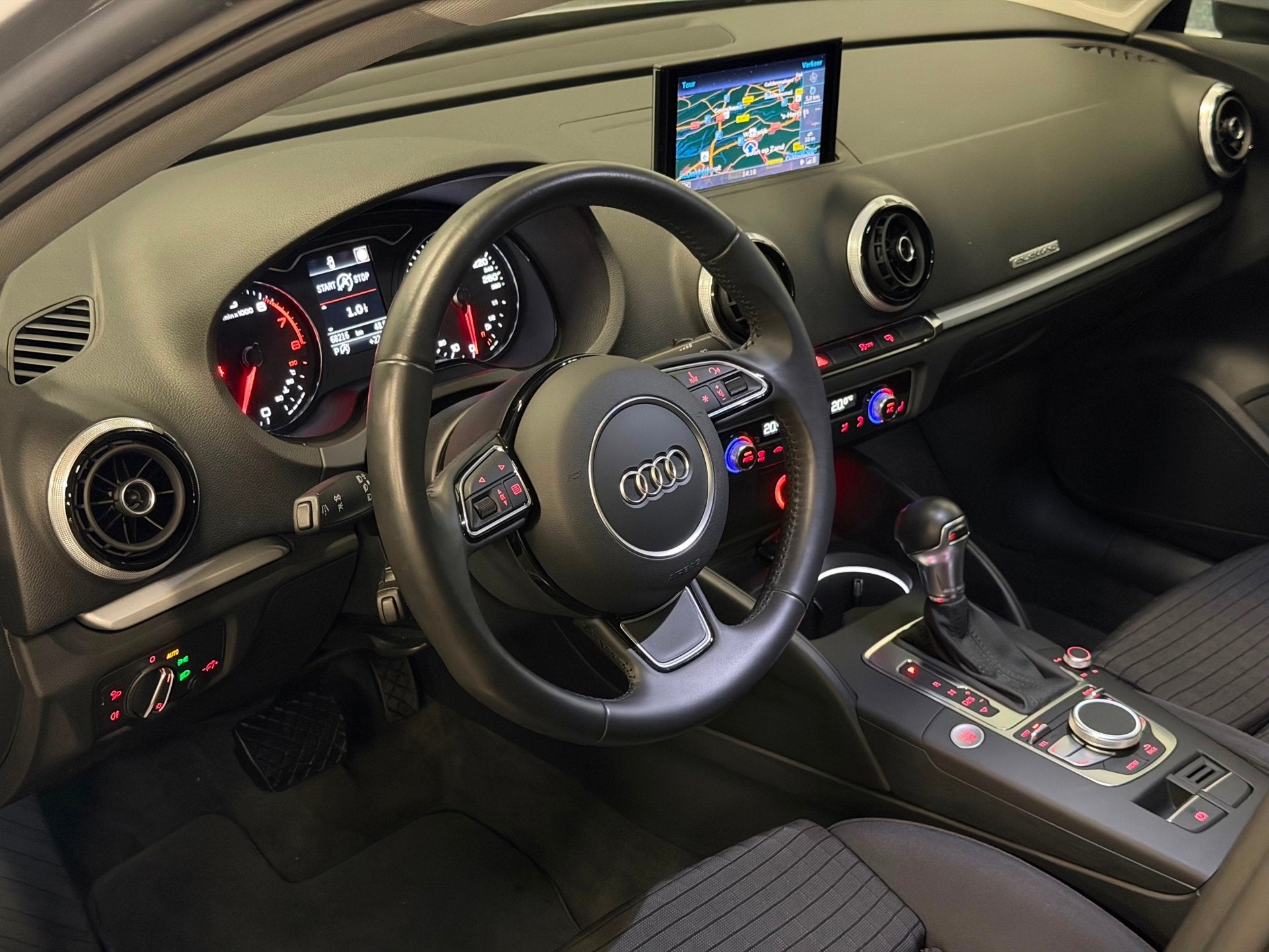 Audi A3 Limousine 1.8 TFSI quattro Ambiente 180-PK!/S-TRONIC, Auto's, Automaat, Dealer onderhouden, Stof, Gebruikt