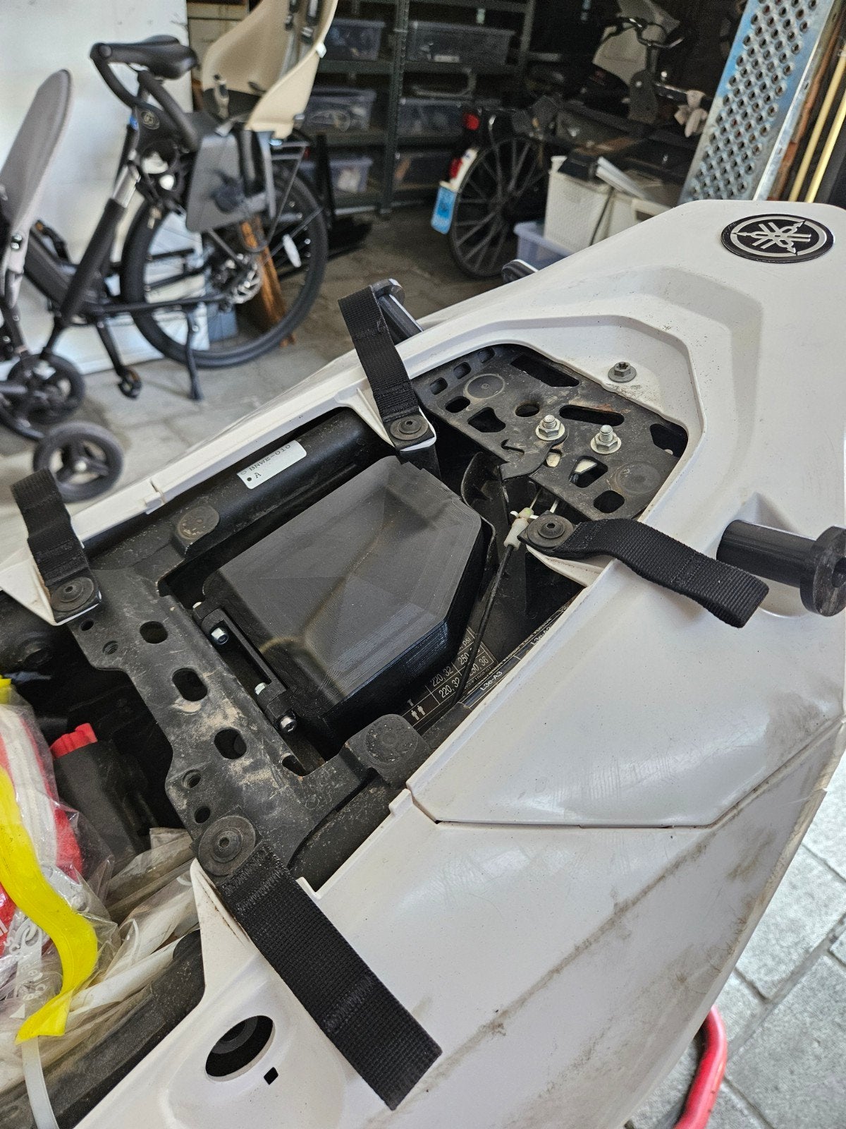 NIEUW! Opbergbakje onder buddyseat Yamaha Tenere 700, Motoren, Ophalen of Verzenden, Nieuw