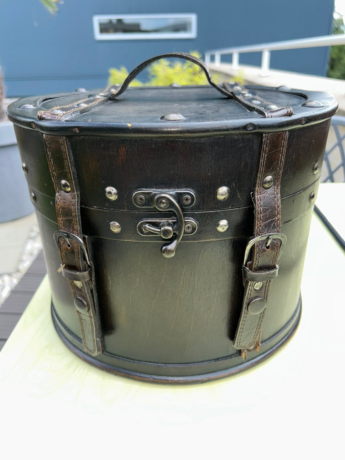 Decoratief rond koffer hoeden, Ophalen, Hout, Brocante, Zo goed als nieuw