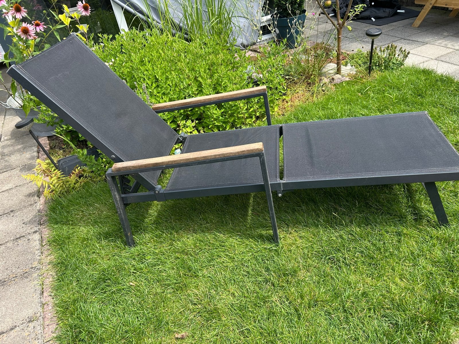 Verstelbare ligstoel met houten armleuningen, Tuin en Terras, Ophalen, Zo goed als nieuw, Metaal, Inklapbaar