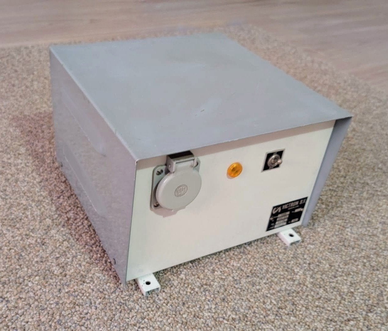 Victron 24V naar 220V Omvormer 300W – voor maritiem gebruik, Ophalen, Gebruikt