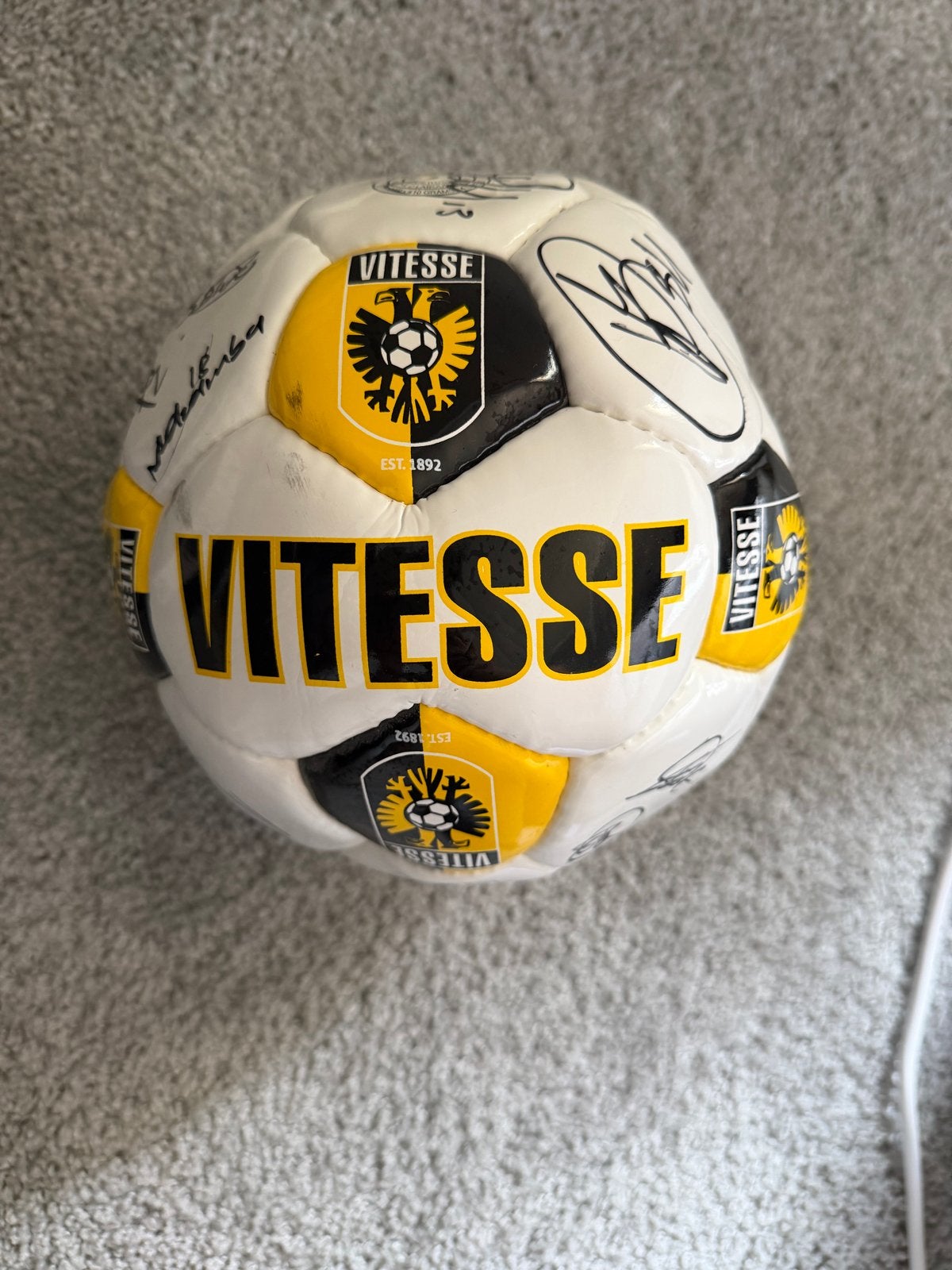 Officiële Vitesse voetbal met handtekeningen selectie, Seizoenskaart, Eén persoon