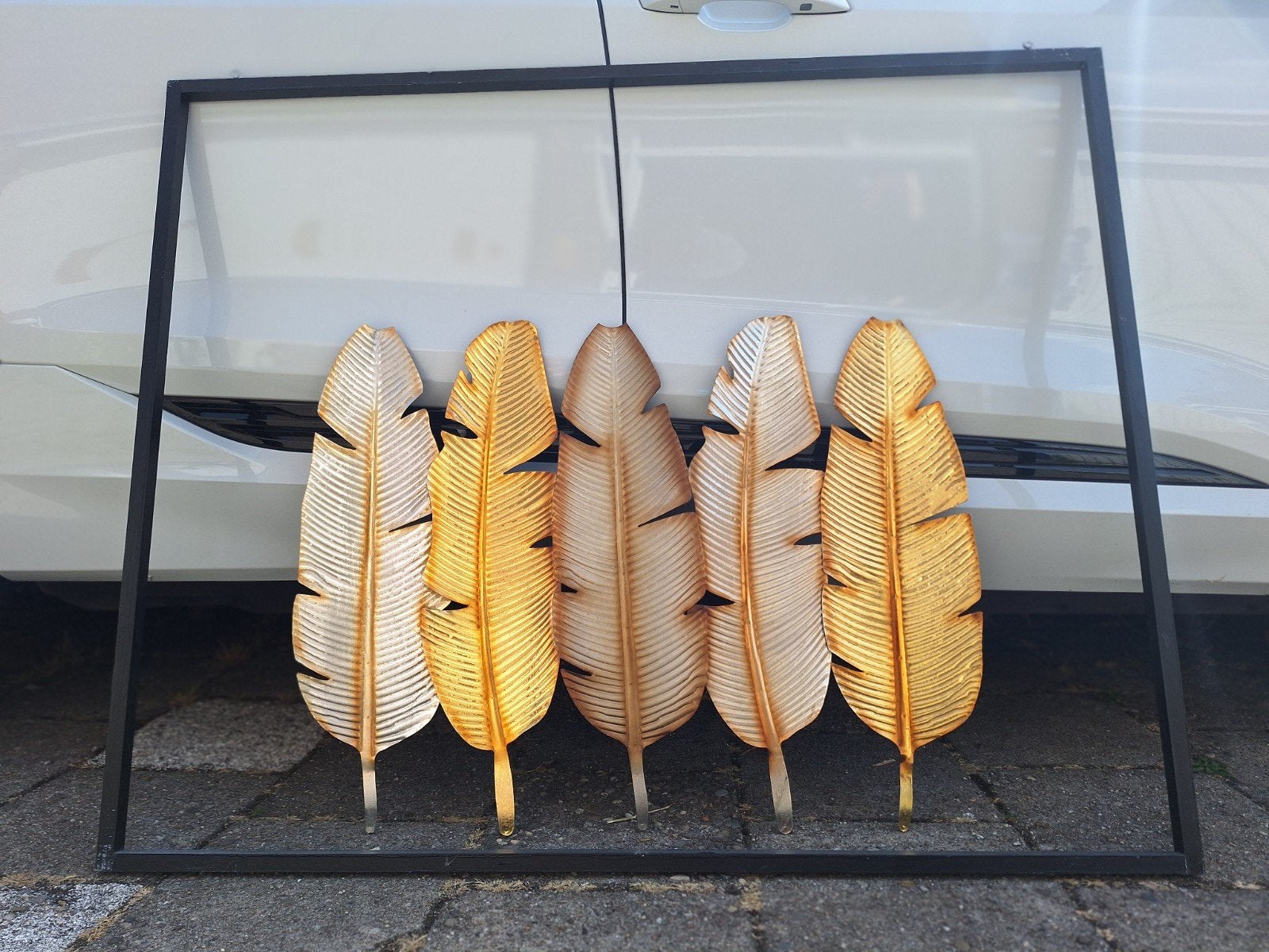 Wanddecoratie met gouden en zilveren veren in frame, Metaal, Wandsculptuur, Gebruikt, Meerkleurig