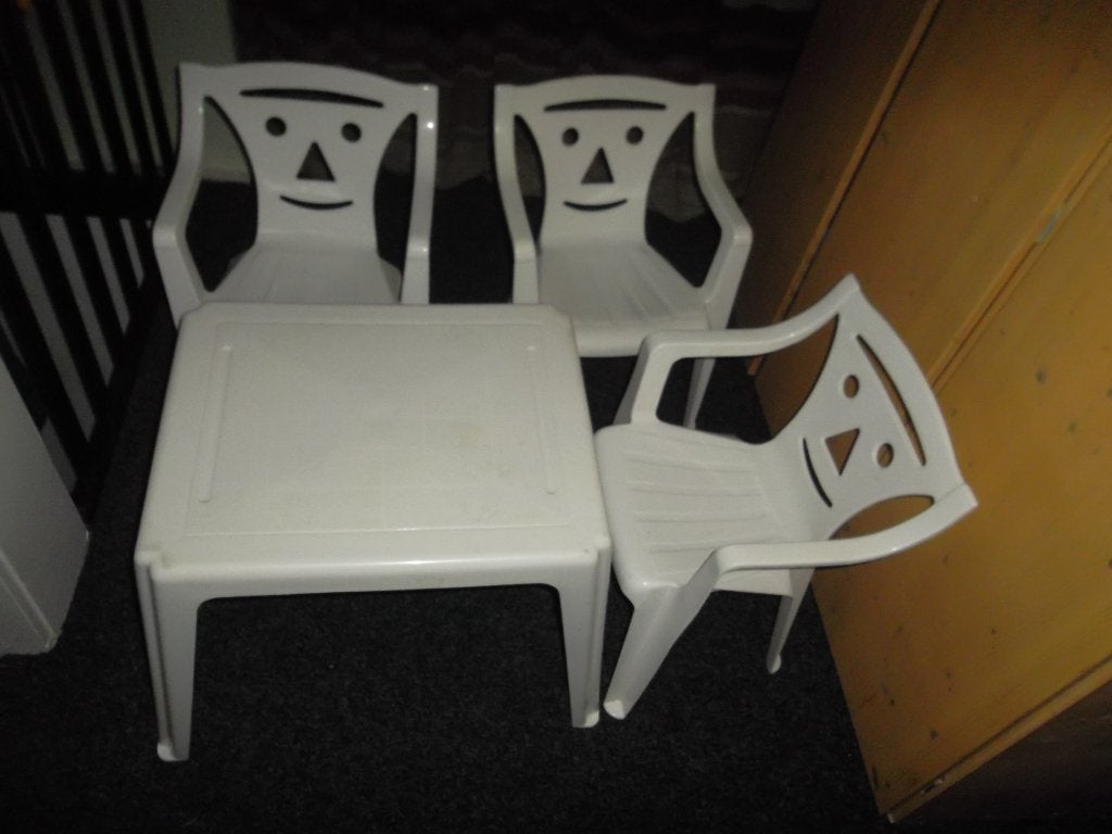 kinder tafel en stoeltjes, Ophalen, Zo goed als nieuw, Tafel(s) en Stoel(en)