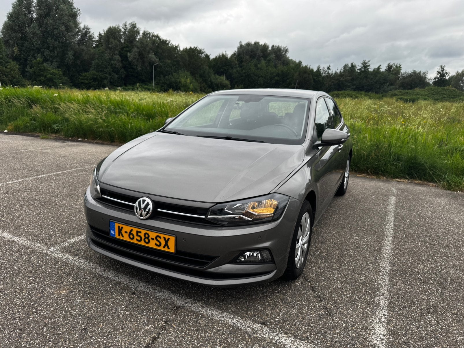 Volkswagen Polo Comfort Business 1.0 TSI 95pk Grijs - 2021, Auto's, Volkswagen, Zwart, 95 pk, 1055 kg, 49 €/maand