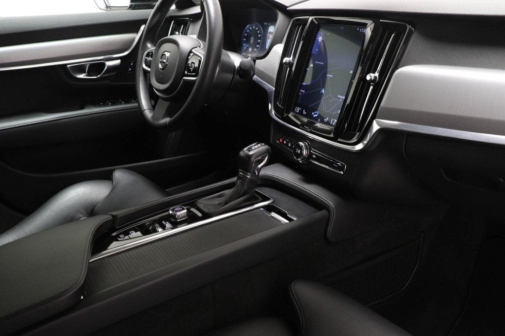Volvo S90 2.0 T4 Momentum+ | BUSINESS PACK CONNECT | LEDER |, Auto's, Volvo, 15 km/l, Euro 6, 1969 cc, Zwart