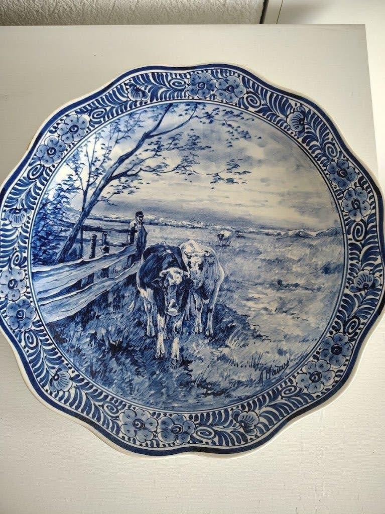 Plateel Wandbord - KOEIEN IN WEI - Hand Painted - Gesigneerd, Ophalen