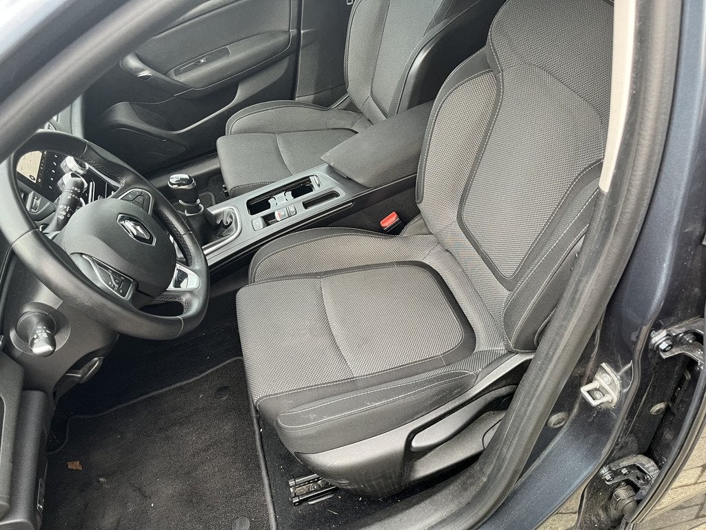 Renault Mégane Estate 1.3 TCe 140 Equilibre Trekhaak 17kg /, Auto's, Voorwielaandrijving, Gebruikt, Euro 6, 4 cilinders