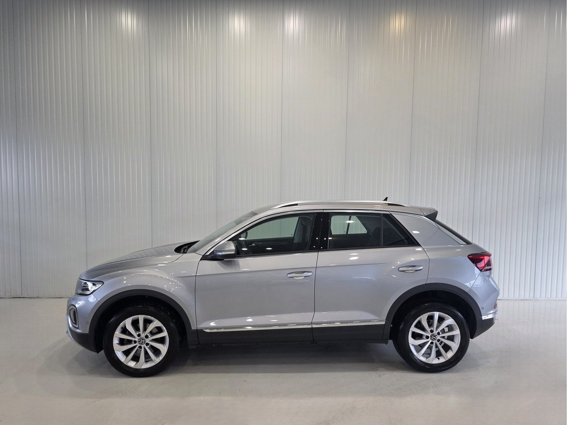 Volkswagen T-Roc 1.5 TSI Life |CARPLAY|CAMERA|GARANTIE|, Auto's, 1258 kg, Zwart, 4 cilinders, 150 pk