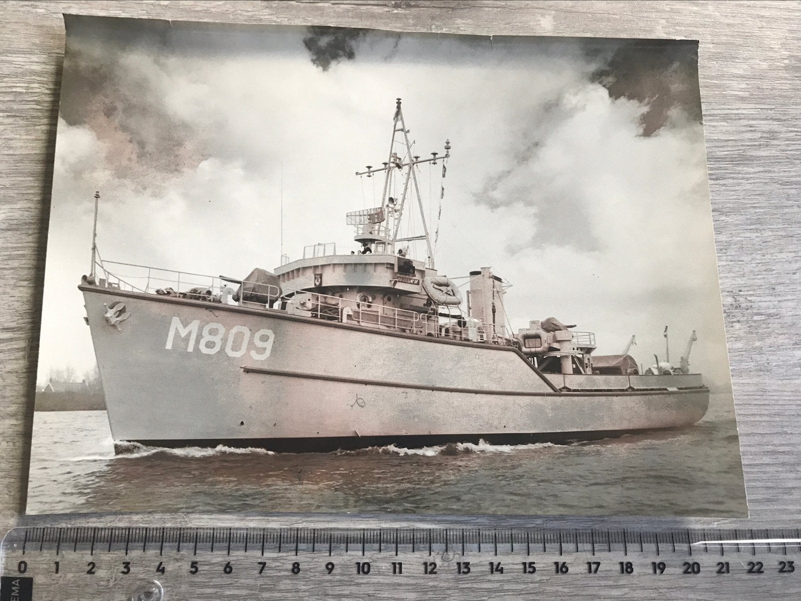 Hr.Ms Naaldwijk M809 Mijnenveger Kon Marine Schip 16x21 foto, Verzamelen, Ophalen of Verzenden, Zo goed als nieuw, Kaart, Foto of Prent