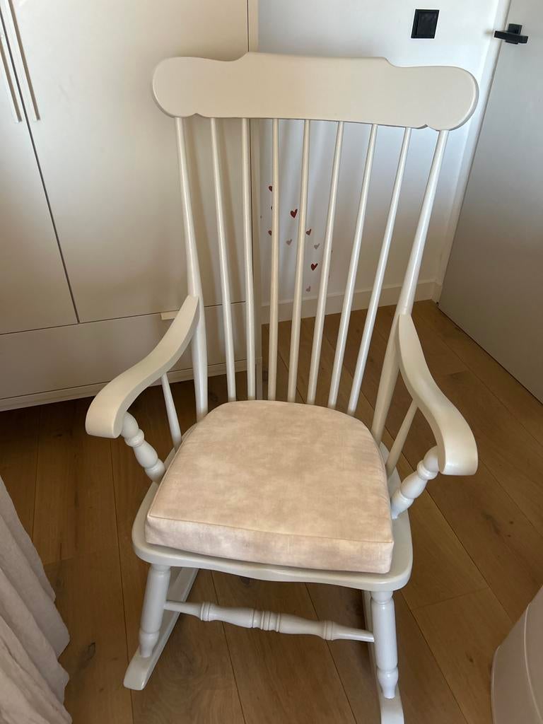 Comfortabele Schommelstoel hout Babykamer - Beige, Huis en Inrichting, Stoelen, Ophalen, Overige kleuren, Zo goed als nieuw, Eén