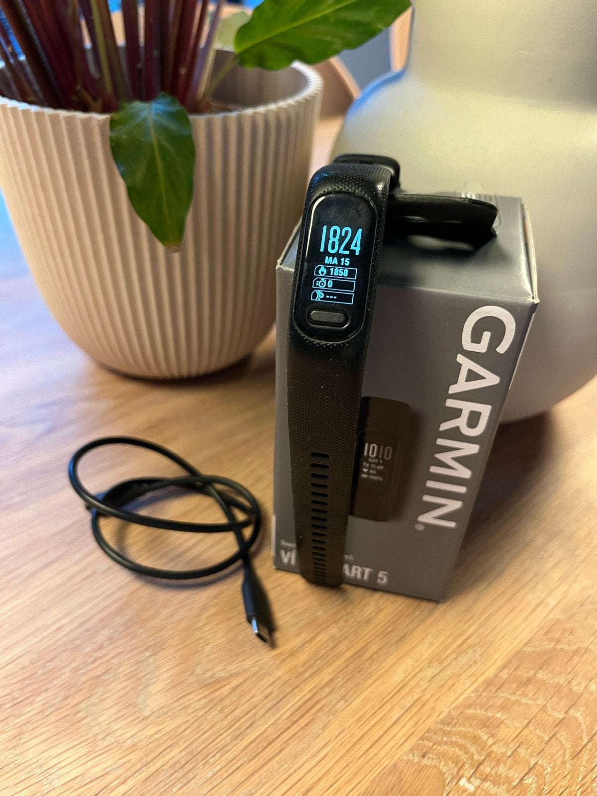 Garmin Vivosmart 5 - ZGAN, geen krassen op scherm, Ophalen of Verzenden, Zo goed als nieuw, Zwart