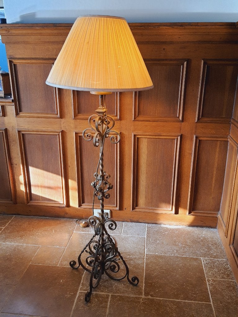 2 antieke staande lampen, Ophalen