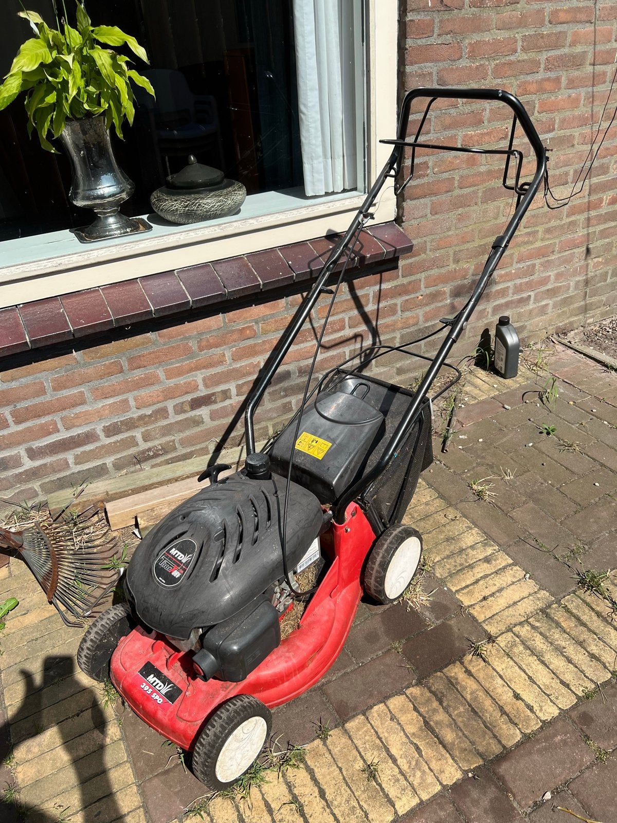 Goed werkende MTD benzine grasmaaier 395 SPO, Tuin en Terras, Grasmaaiers, Cirkelmaaier, Gebruikt, Ophalen of Verzenden, Opvangbak