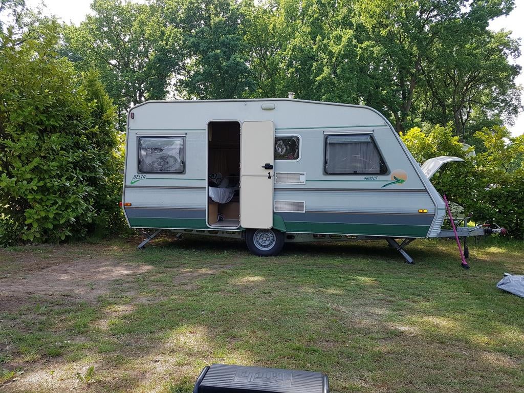 Delta 4600 CT Caravan uit 1999 met inboedel, Rondzit, Omvormbare zithoek, 750 - 1000 kg, Particulier