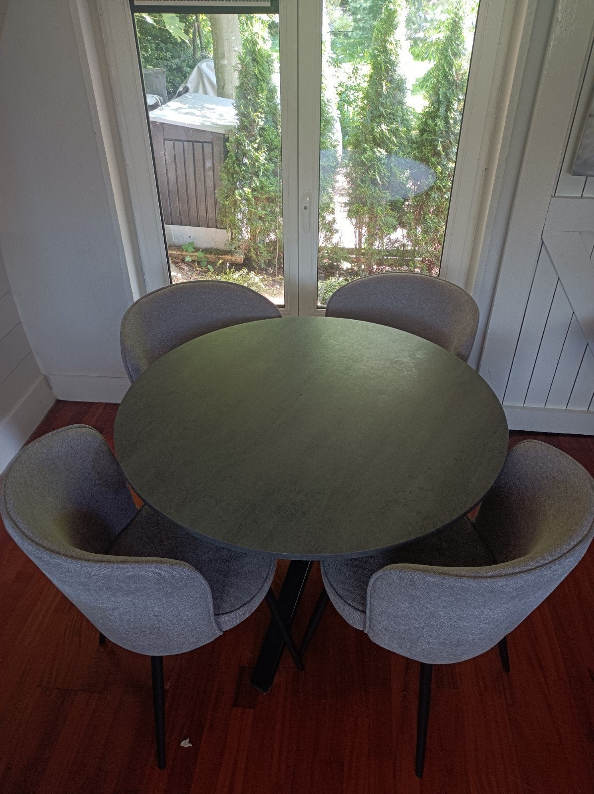 nette eettafel met 4 stoelen, Ophalen, 100 tot 150 cm, Rond, Zo goed als nieuw