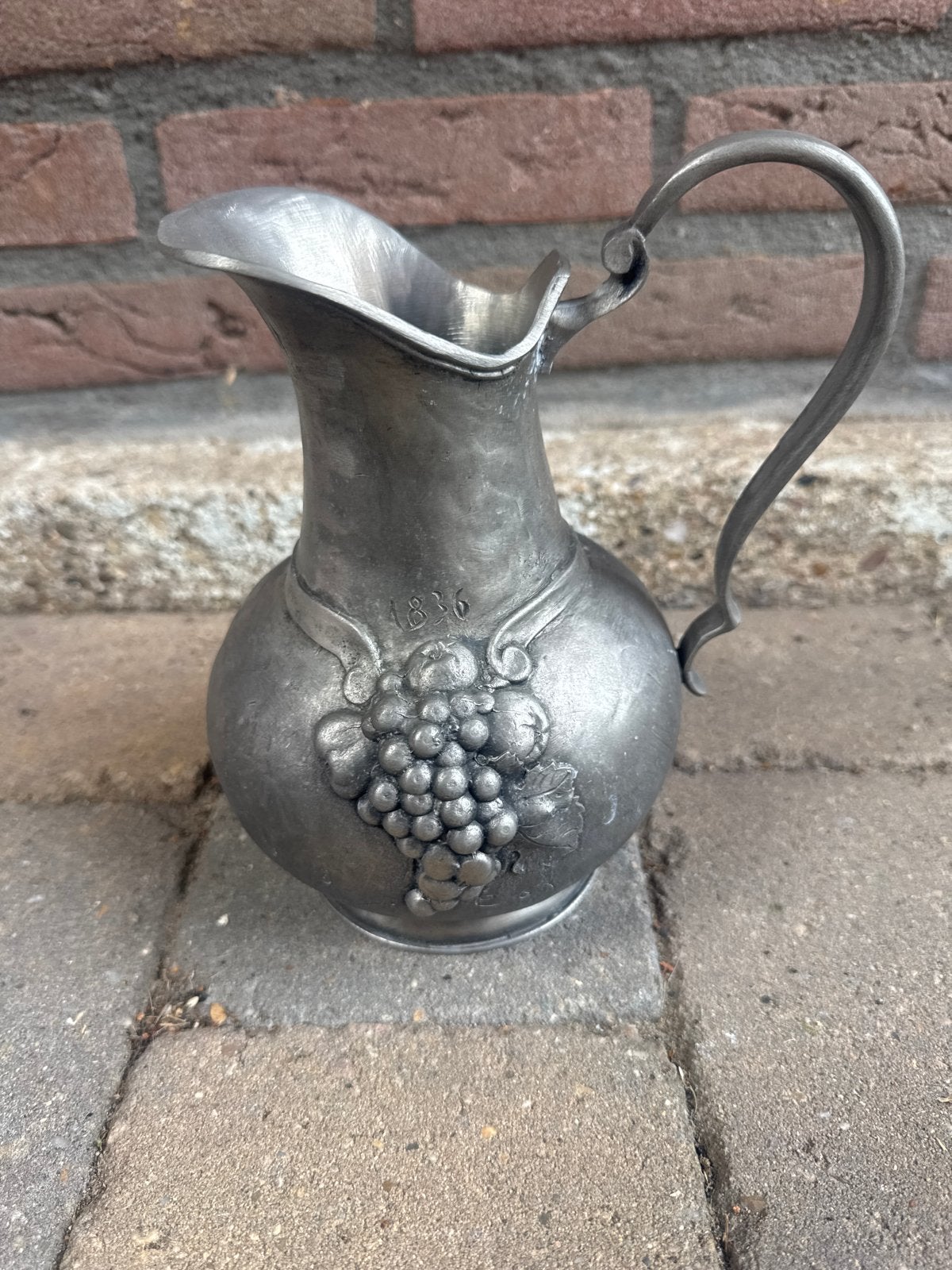 Antieke tinnen kan met druivenmotief - Jaartal 1846, Antiek en Kunst, Ophalen of Verzenden