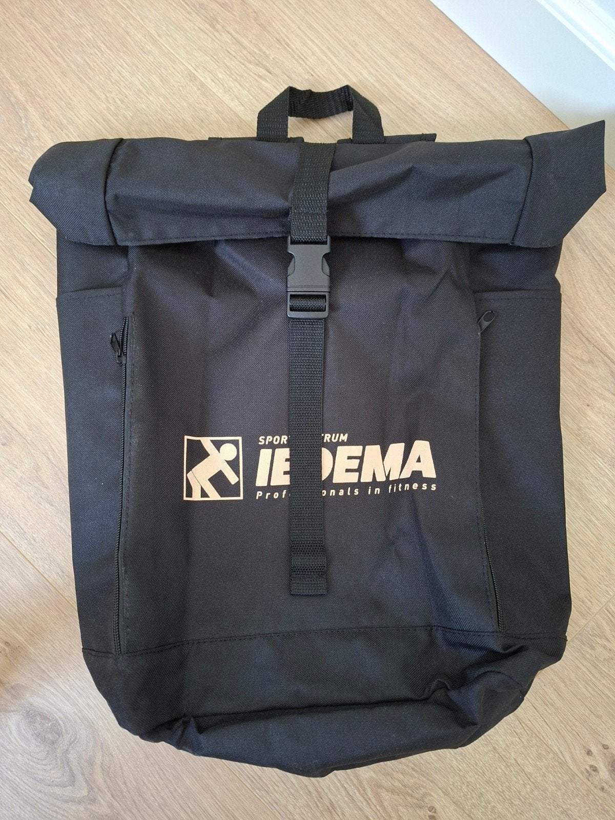 Zwarte rugzak met Iedema Sportcentrum logo, 25 tot 40 cm, Nieuw, Ophalen of Verzenden, Overige merken