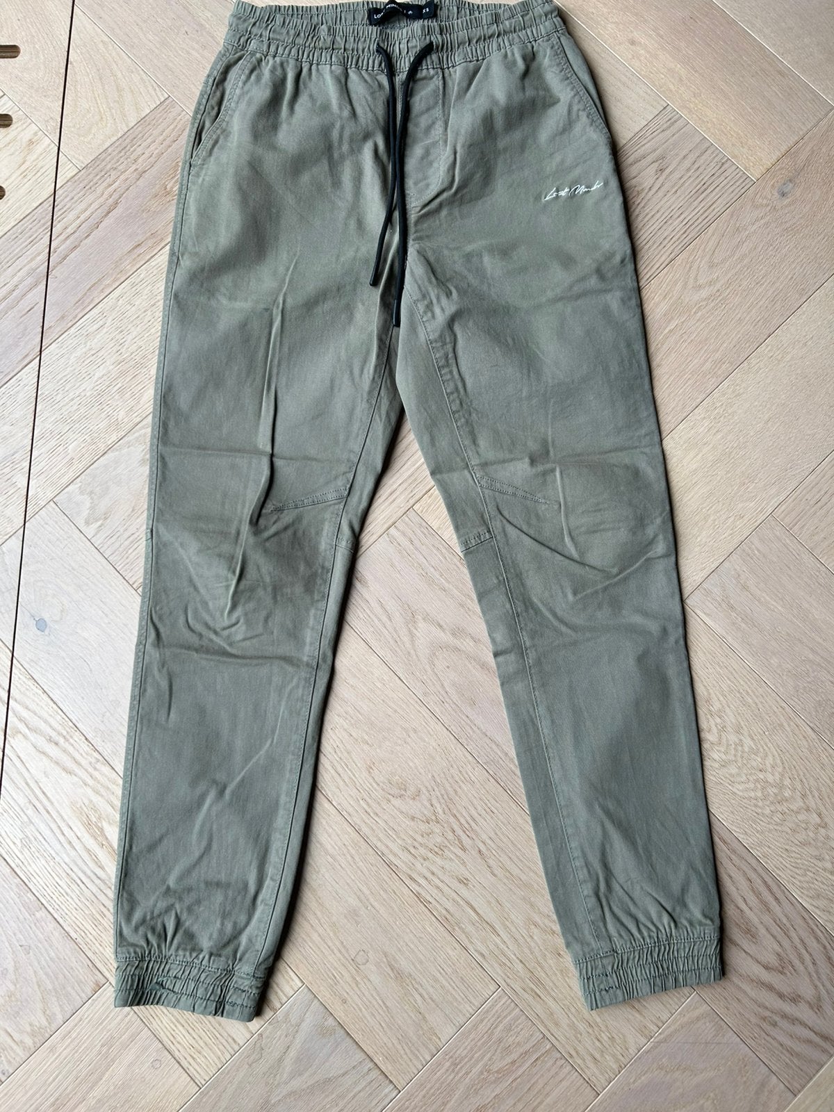 Chino heren broek olijfgroen Lost minds maat XS, Kleding | Heren, Lost Minds, Ophalen of Verzenden, Gedragen, Groen