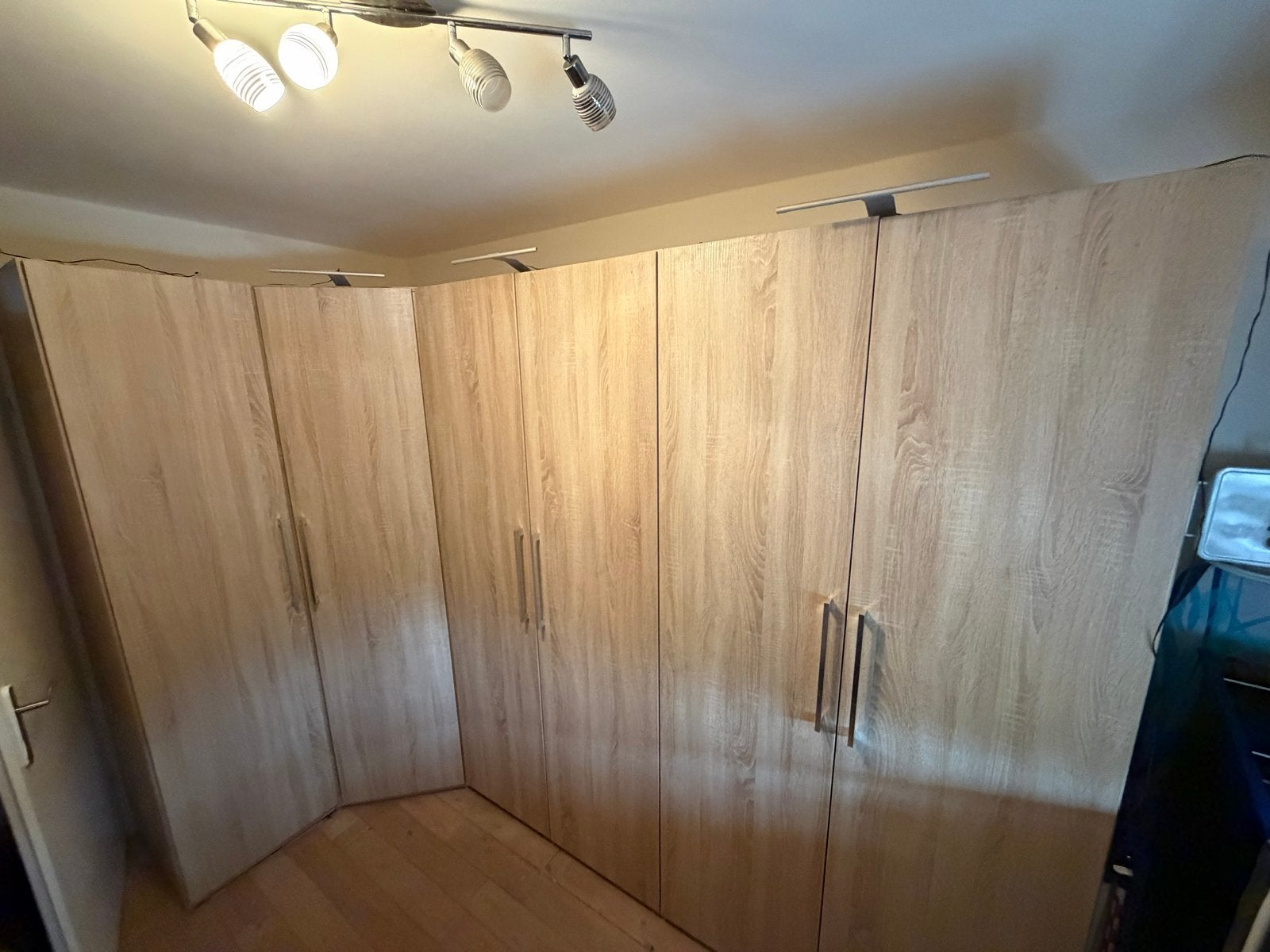 Ruime hoekkledingkast met lades, hangruimte en verlichting, Huis en Inrichting, Kasten | Kledingkasten, Ophalen, 200 cm of meer