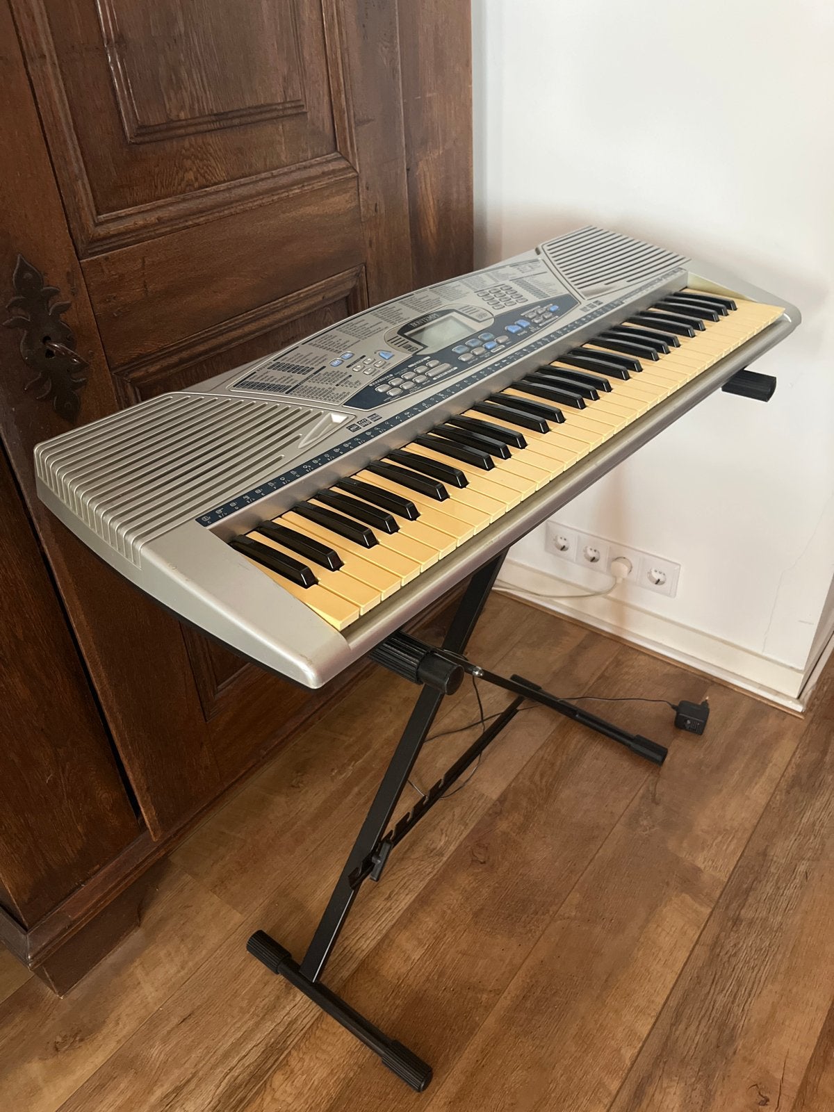 Bontempi Keyboard met standaard - Zo goed als nieuw, 61 toetsen, Zo goed als nieuw, Met standaard, Ophalen