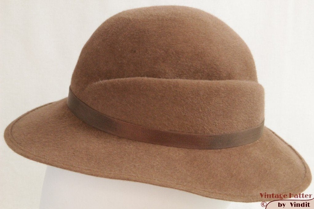 Vintage Dameshoed licht bruin 55 = S tot XS gratis verzenden, Ophalen of Verzenden, Gedragen, 55 cm (S, 6⅞ inch) of minder, Hoed