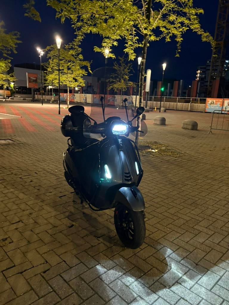 Vespa sprint 2020 E4, Fietsen en Brommers, Scooters | Vespa, Zo goed als nieuw, Overige modellen, Maximaal 45 km/u, Benzine, Ophalen
