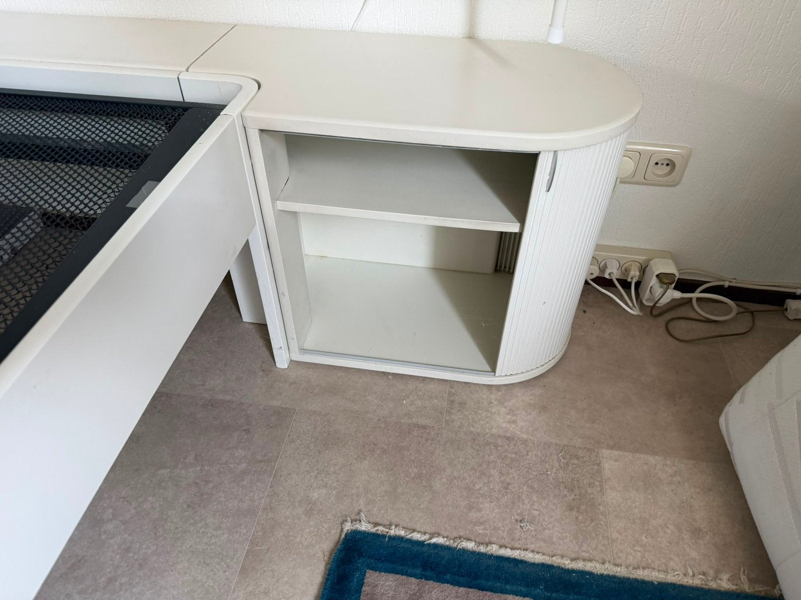 Te koop Auping Auronde achterwand met schuifdeuren wit, Ophalen, Zo goed als nieuw, 25 tot 50 cm, Minder dan 100 cm