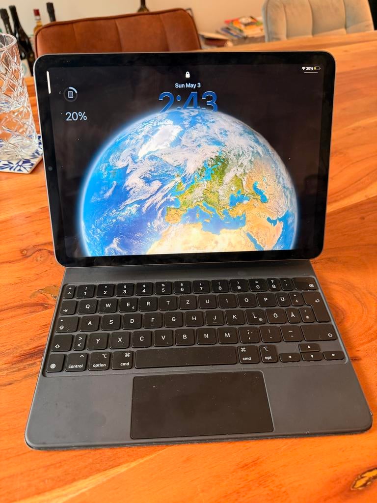 Apple iPad Air (5e generatie) Spacegrijs met Magic Keyboard, Computers en Software, Apple iPads, 10 inch, Apple iPad Air, Ophalen of Verzenden