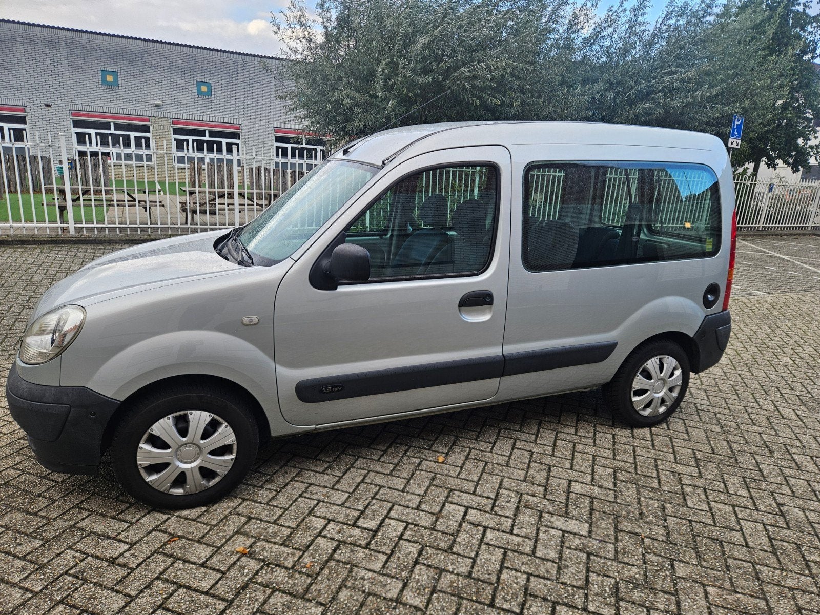 Renault Kangoo 1.2 16V 2008 Grijs, Auto's, Voorwielaandrijving, 4 cilinders, Handgeschakeld, Kangoo