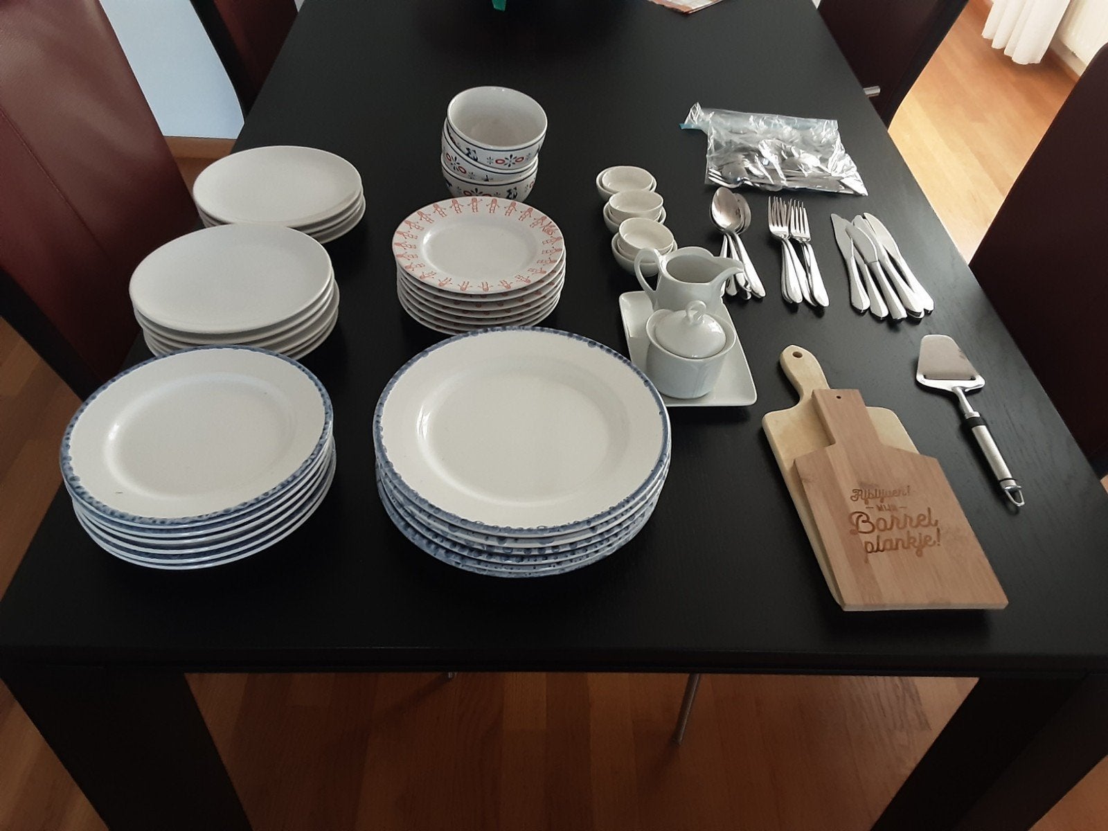 Uitgebreid 6-delig servies met bestek en glazen, Ophalen, Zo goed als nieuw