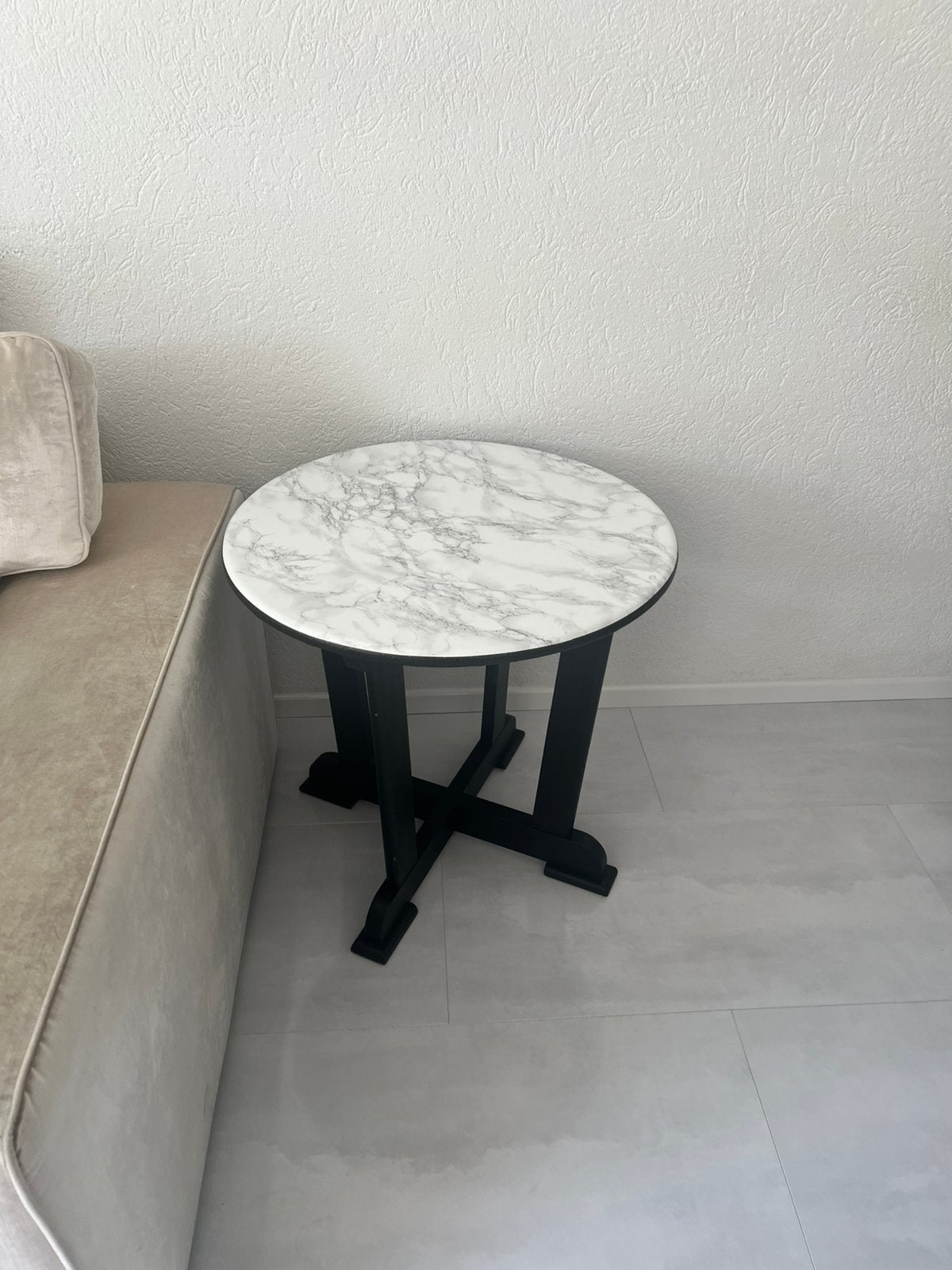 Marmer houten tafel, Huis en Inrichting, Tafels | Bijzettafels, Rond, 55 tot 75 cm, Zo goed als nieuw, Ophalen