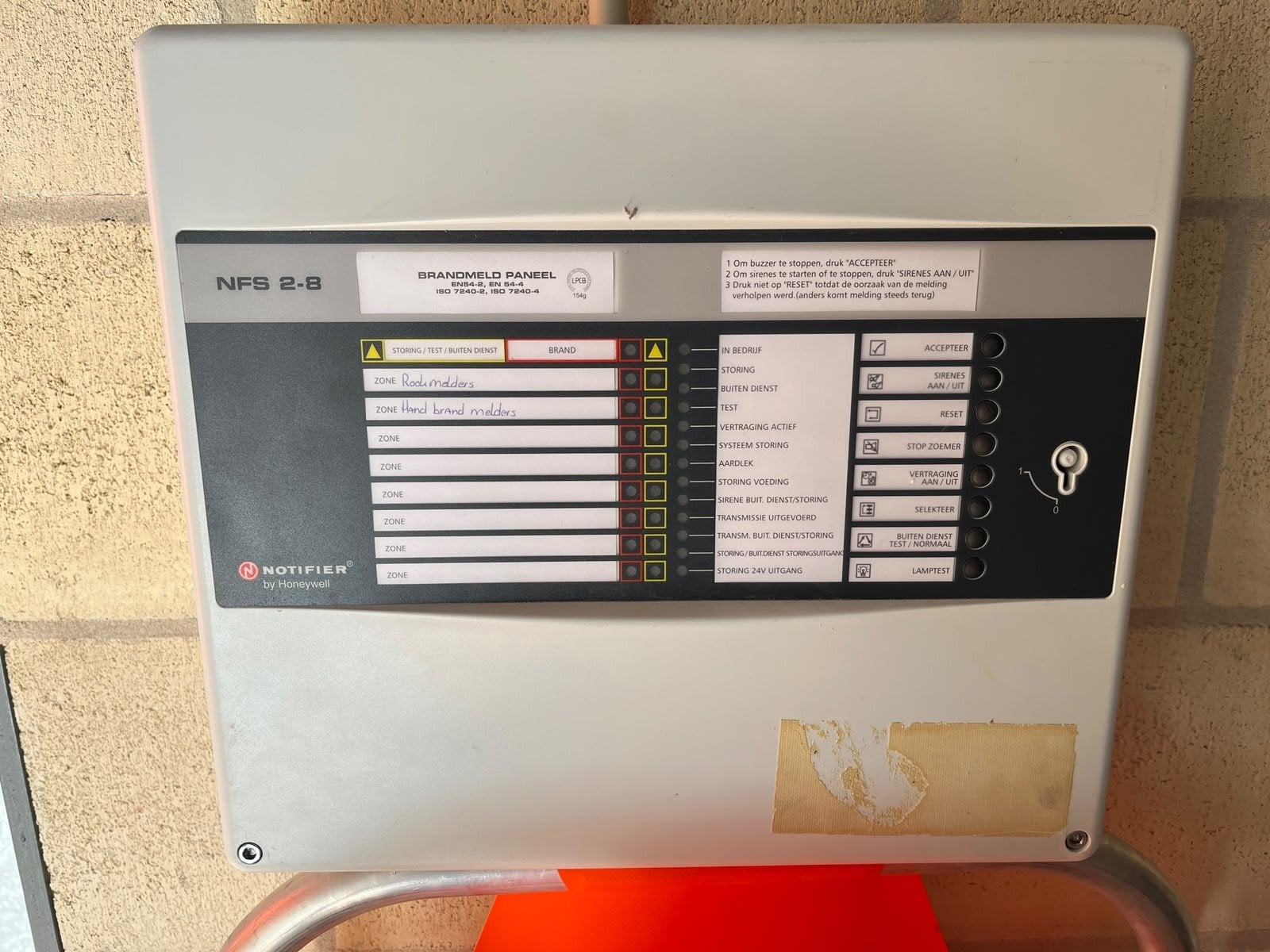 Notifier NFS 2-8 Brandmeldcentrale, Gebruikt, Ophalen of Verzenden, Compleet systeem, Alarmoproep bij centrale