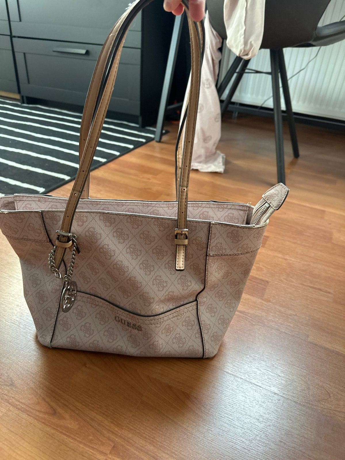 Guess handtas roze met logo print, Ophalen, Gebruikt, Roze, Handtas
