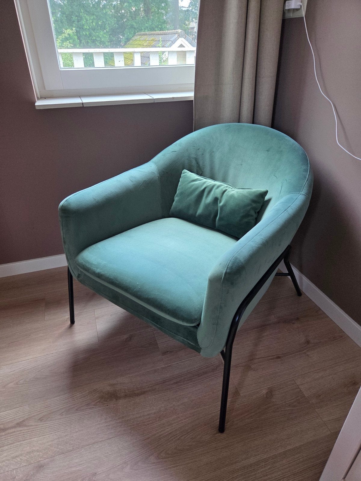 Irma fauteuil, velvet meadow groen, zwart frame - Made, Huis en Inrichting, Fauteuils, Ophalen, Modern, Comfortabel, 75 tot 100 cm