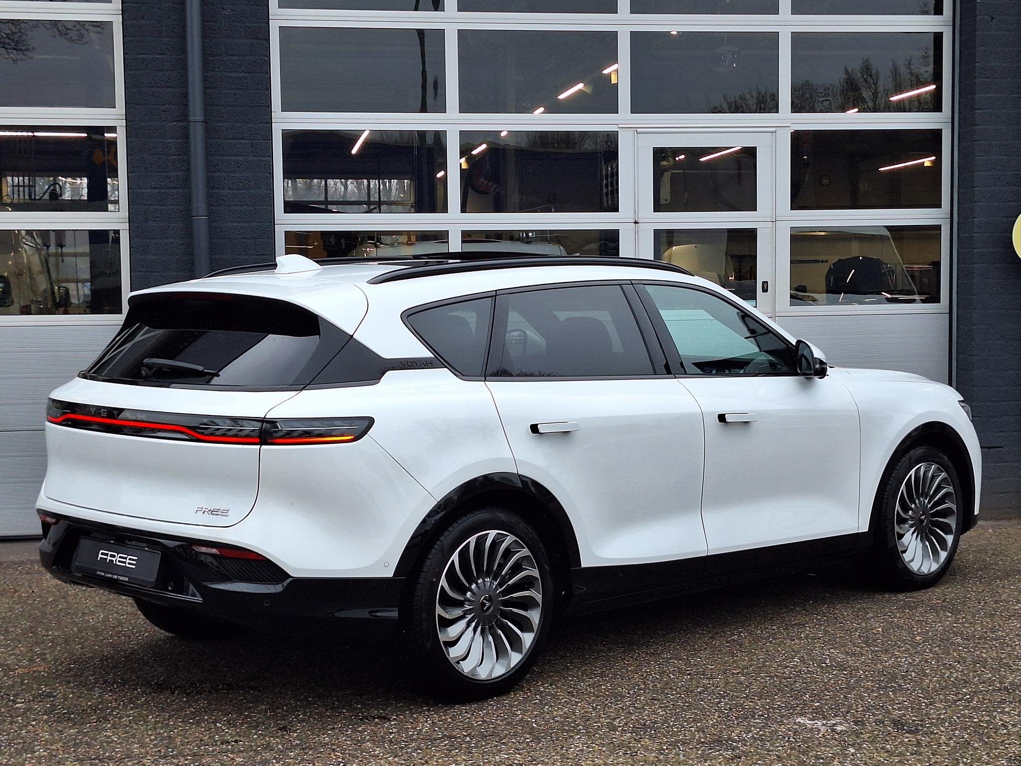 VOYAH Free Limited Edition Business 4WD 106 kWh | Black Line, Automaat, 12 maanden, Zwart, Automatische klimaatregeling