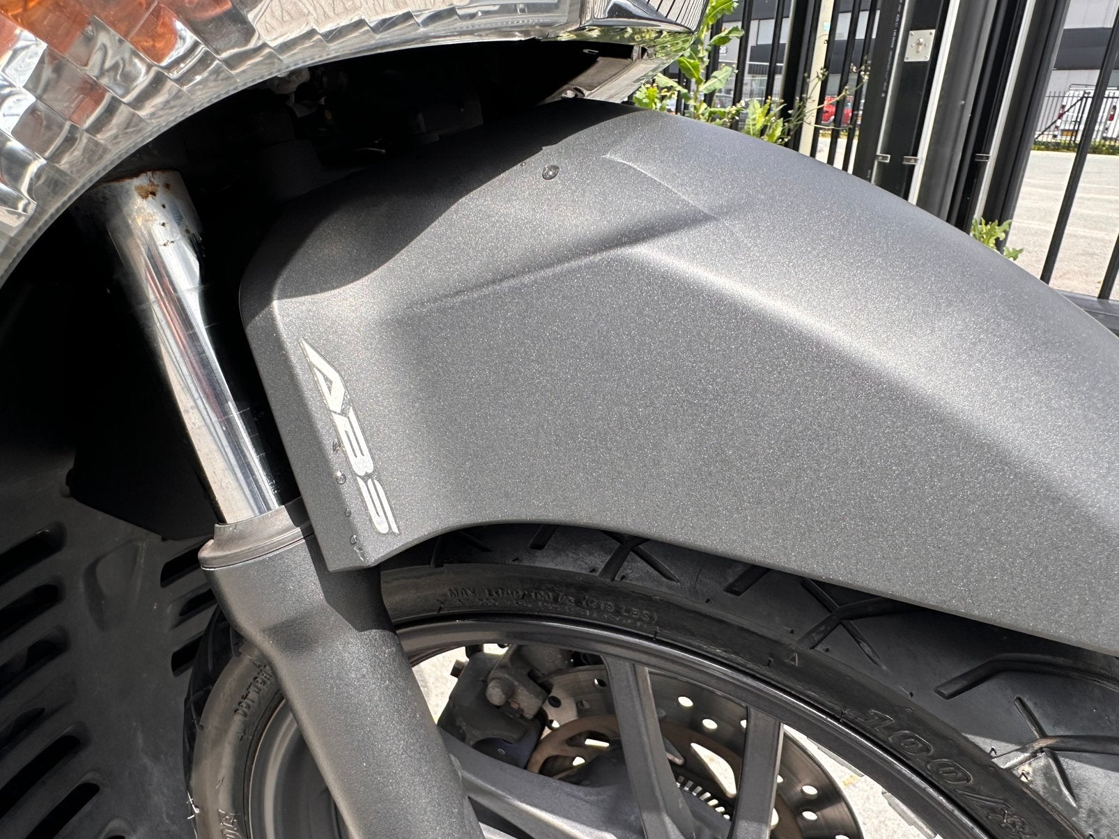 Honda SH 150 Matzwart ABS | 2014 | Start/Stop | Motorscooter, Motoren, Motoren | Honda, Scooter, Minimaal motorrijbewijs A2, Automaat