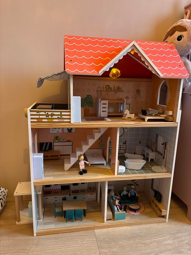 Groot Poppenhuis met complete inrichting en poppetjes, Ophalen, Zo goed als nieuw, Poppenhuis