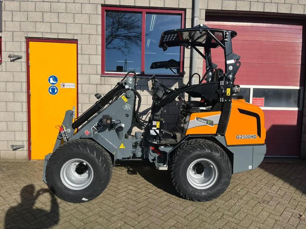 Giant G2500 HD (bj 2026), Wiellader of Shovel