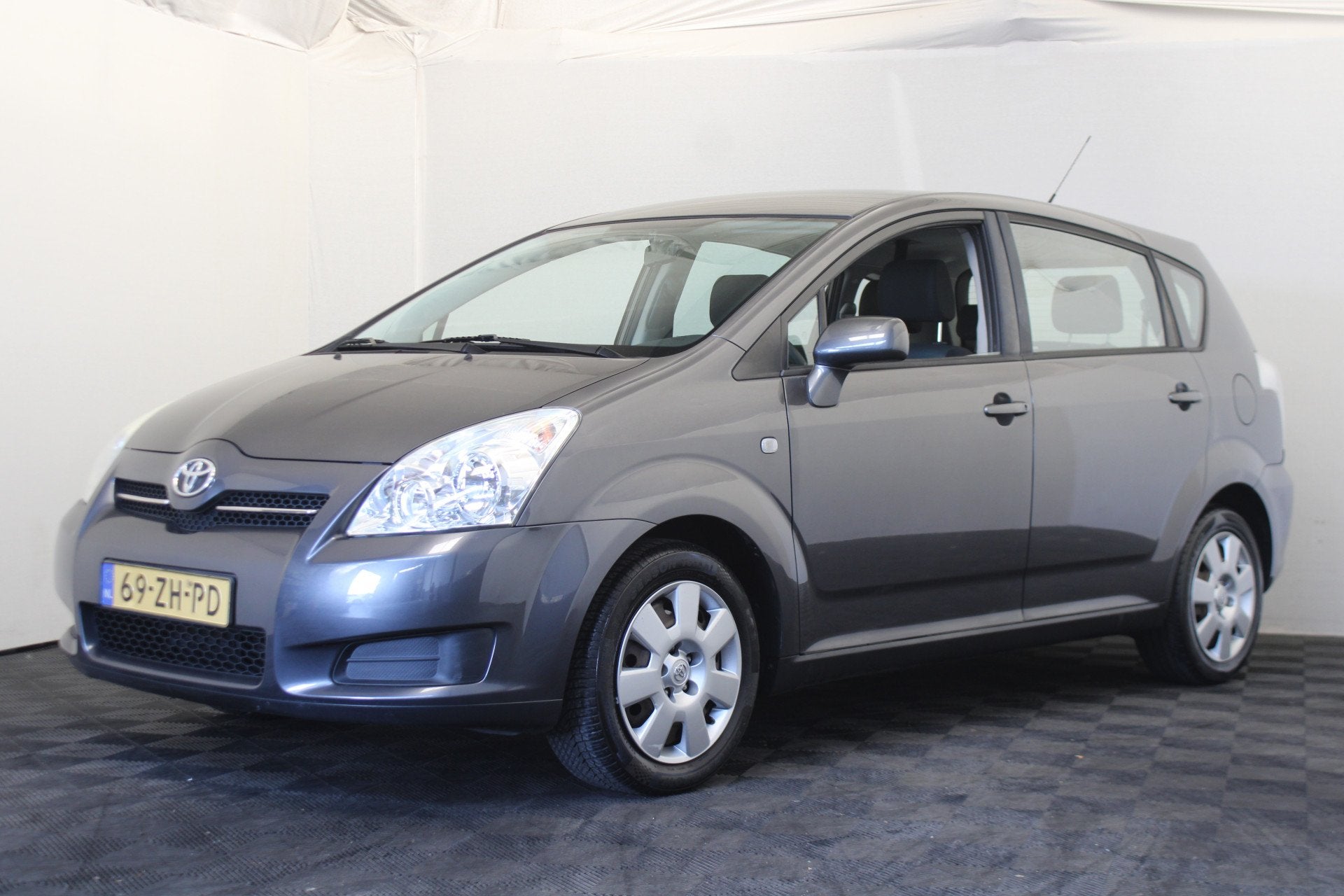 Toyota Verso 1.6 VVT-i Terra (bj 2008), Auto's, Gebruikt, Zwart, 4 cilinders, Origineel Nederlands