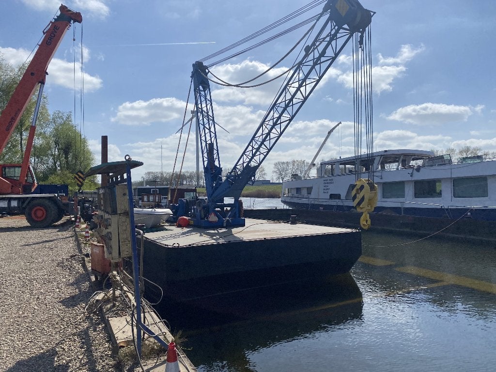 Drijvende 20 tons Bok 15x6,6 mtr. diepgang 0,6 mtr, Ophalen, Minder dan 100 pk, Ponton, Diesel