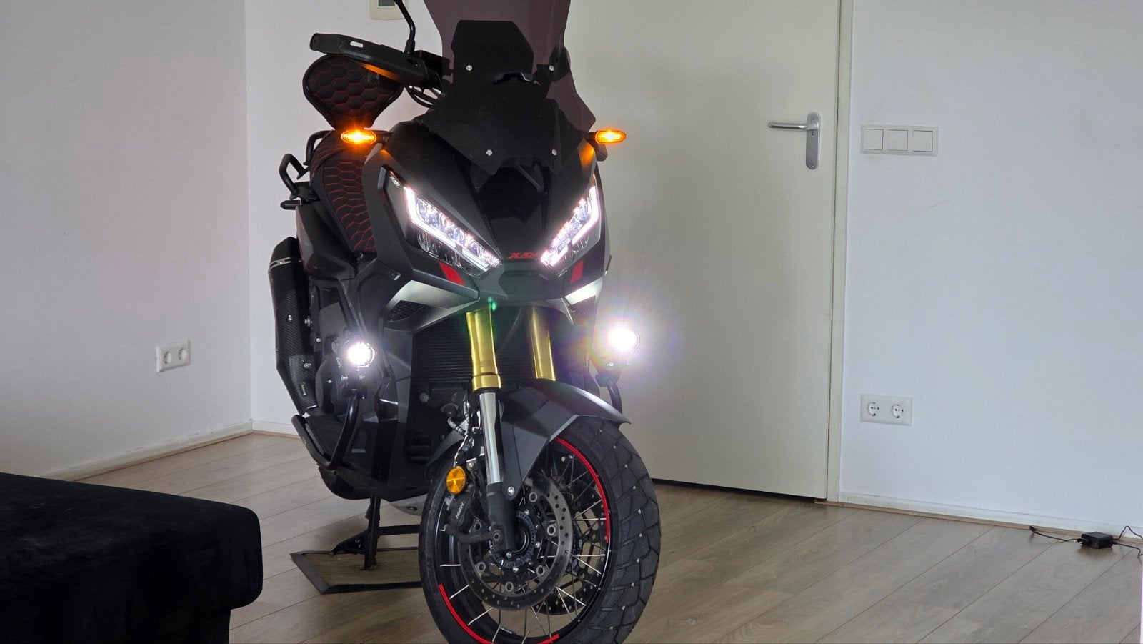 Honda X ADV 750 - 9500KM!!!!!!!!!!!, Motoren, Motoren | Honda, 750 cc, 2 cilinders, Occasion, Motorrijbewijs A